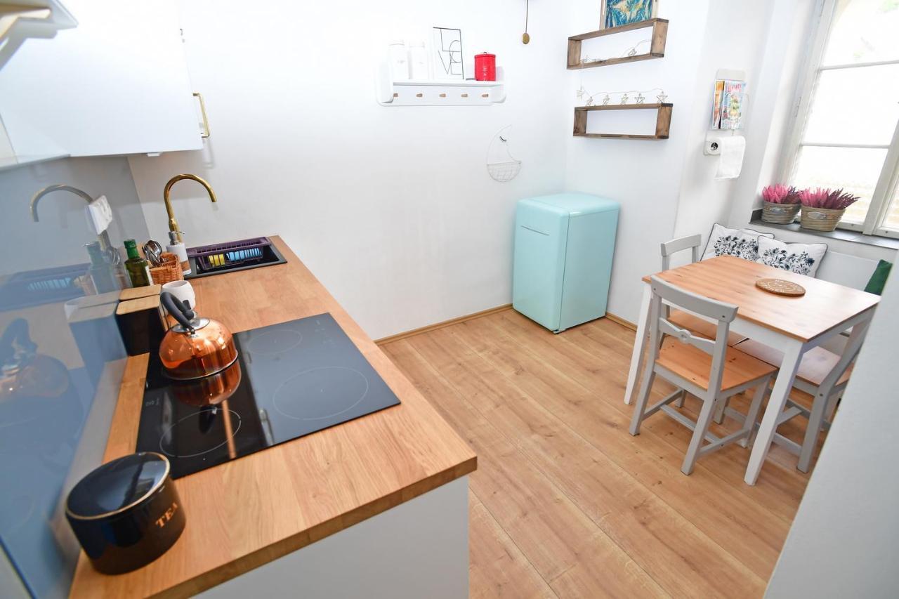 Lovely Little Cosy Apt In Praga Exterior foto