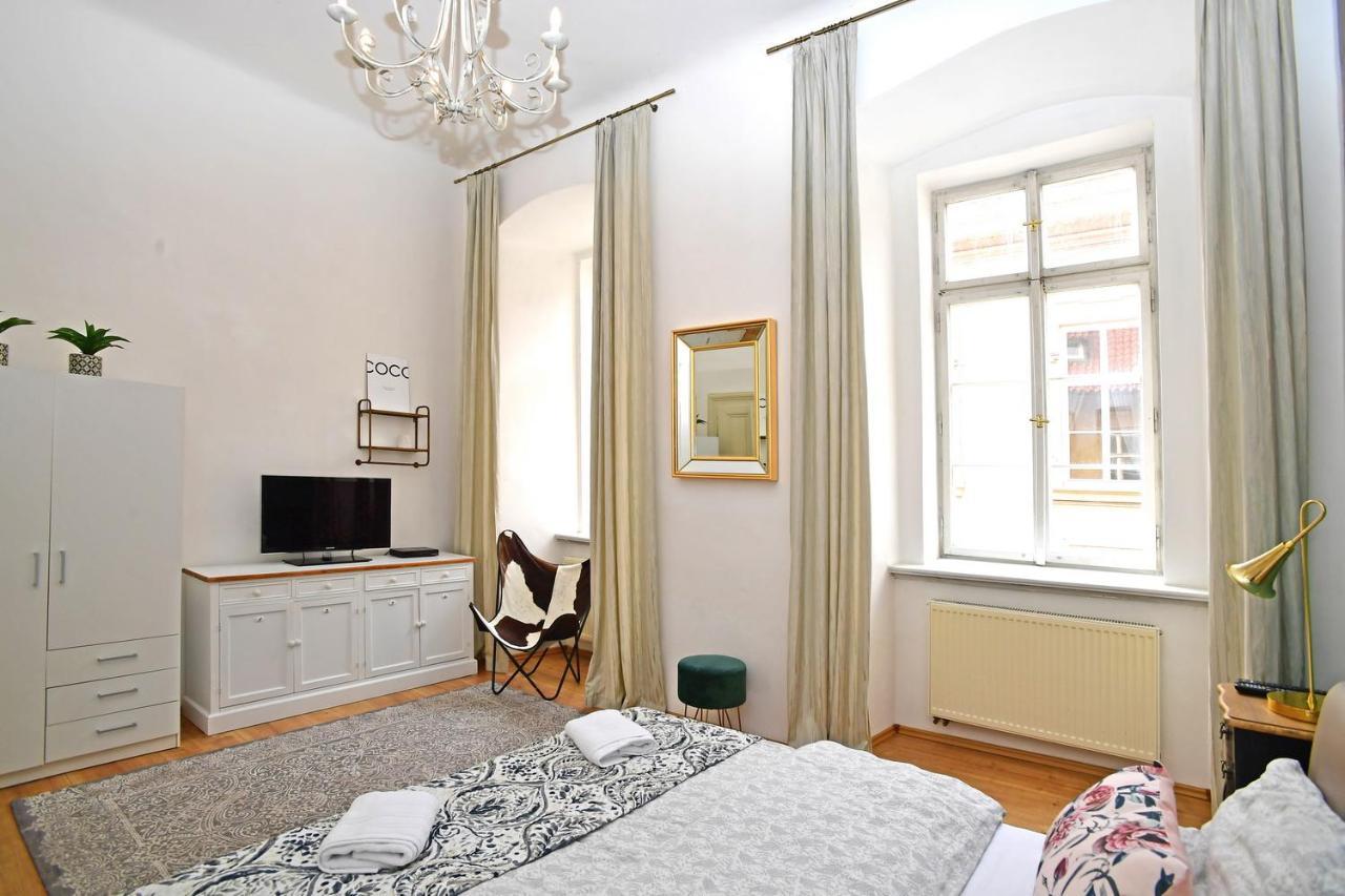Lovely Little Cosy Apt In Praga Exterior foto